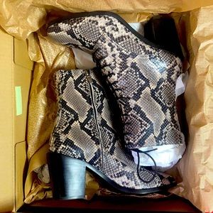 FRYE GEORGIA LACE UP BOOTIE